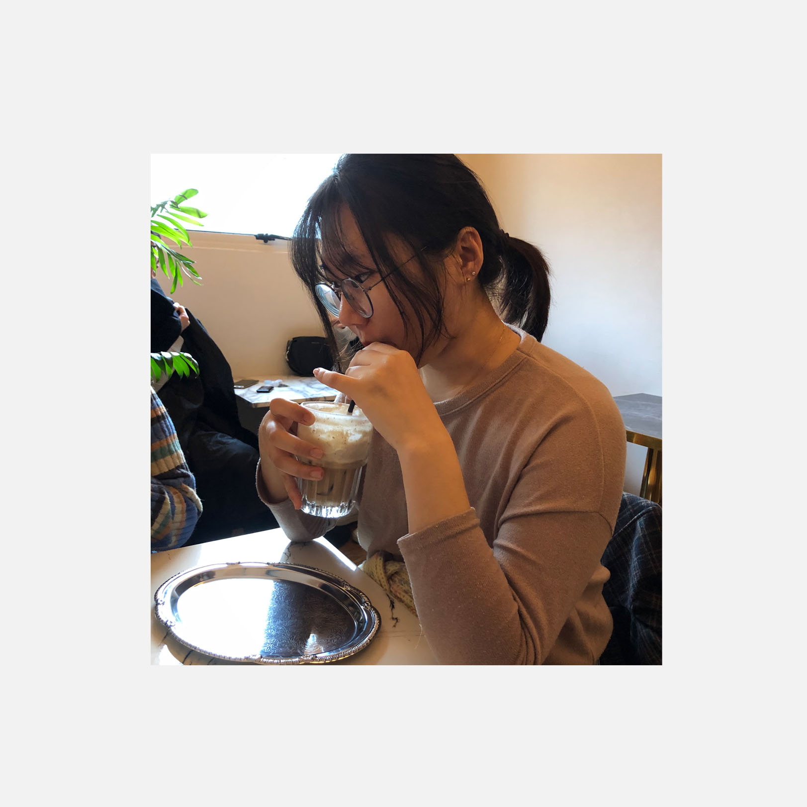 바라보는 토마토