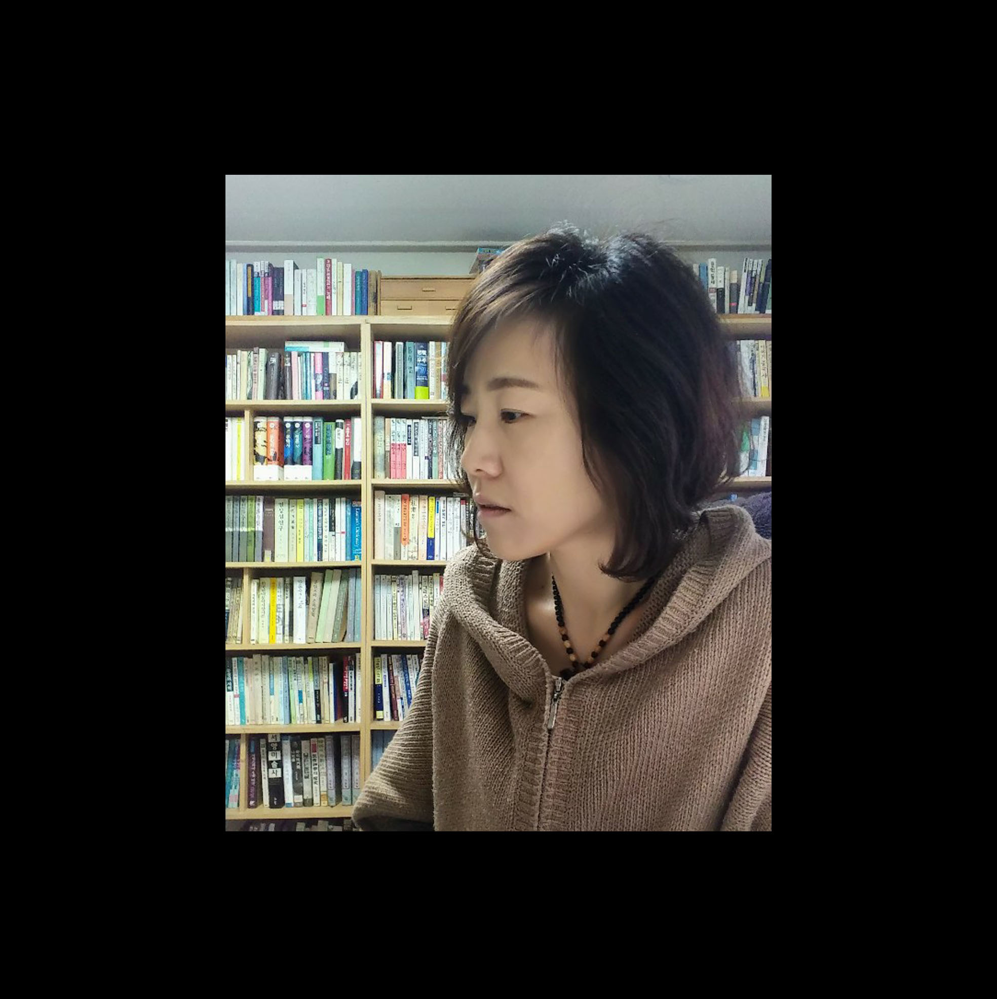 그리하여 밤이 밤을 밝히었다
